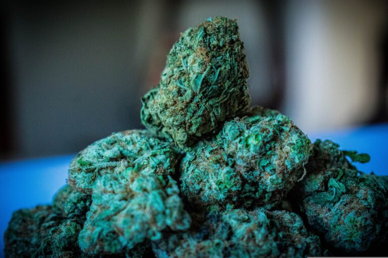 Hexahydrocannabinol – Synthetisch, legal und schädlich?